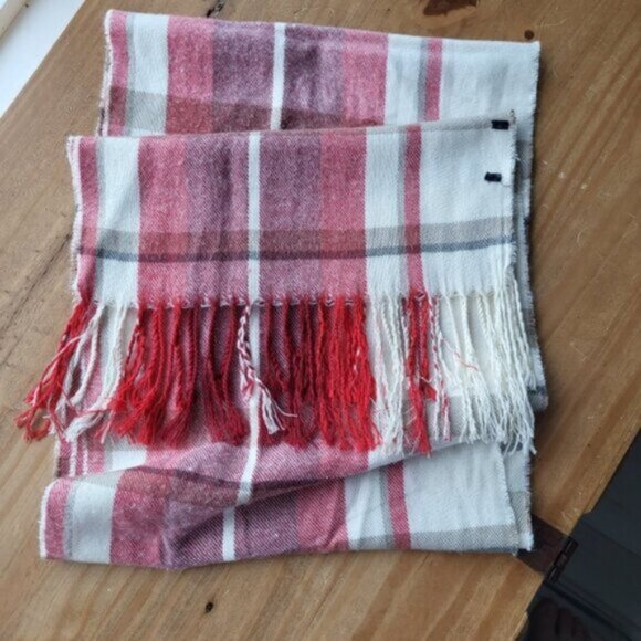 Red Plaid Tassel Scarf - Picture 3 of 4